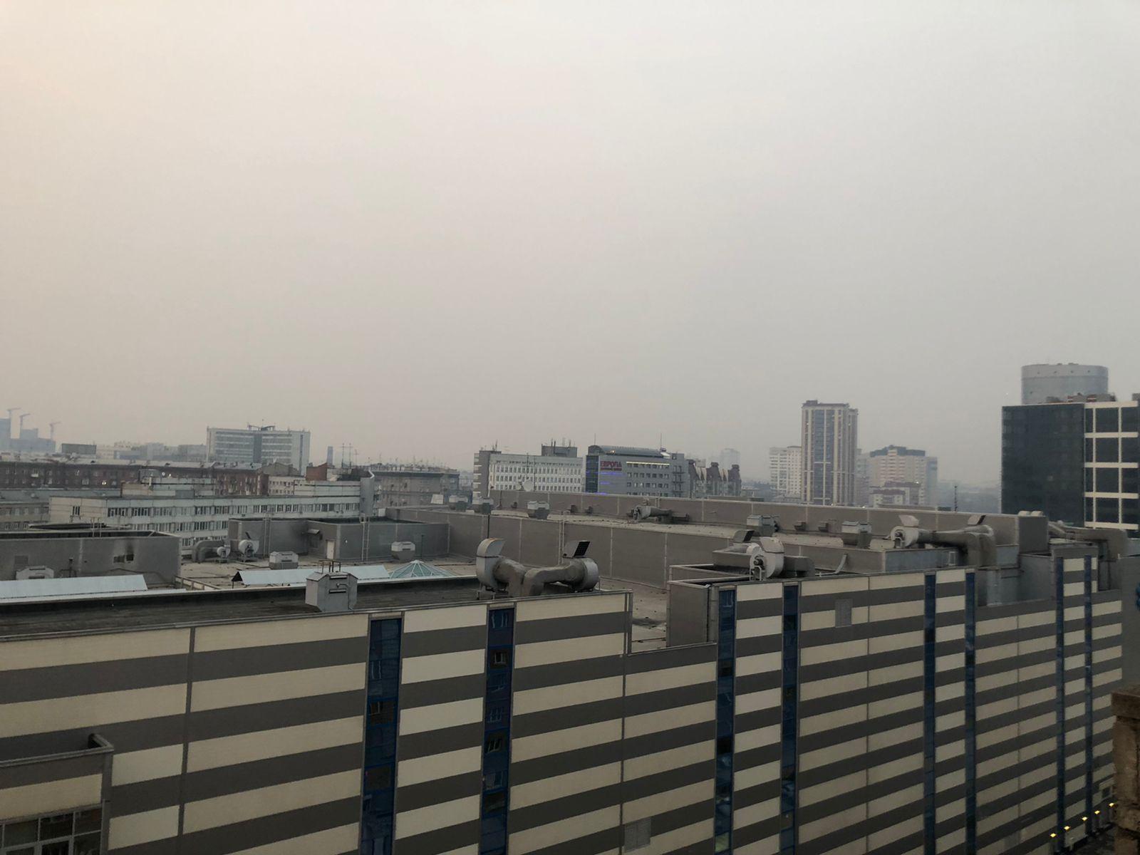 Фото В Новосибирске уровень загрязнения воздуха достиг 7 баллов из-за дыма и пыли 3